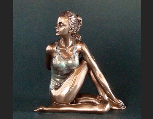 Figurine Yoga Position Ardha Matsyendra-asana